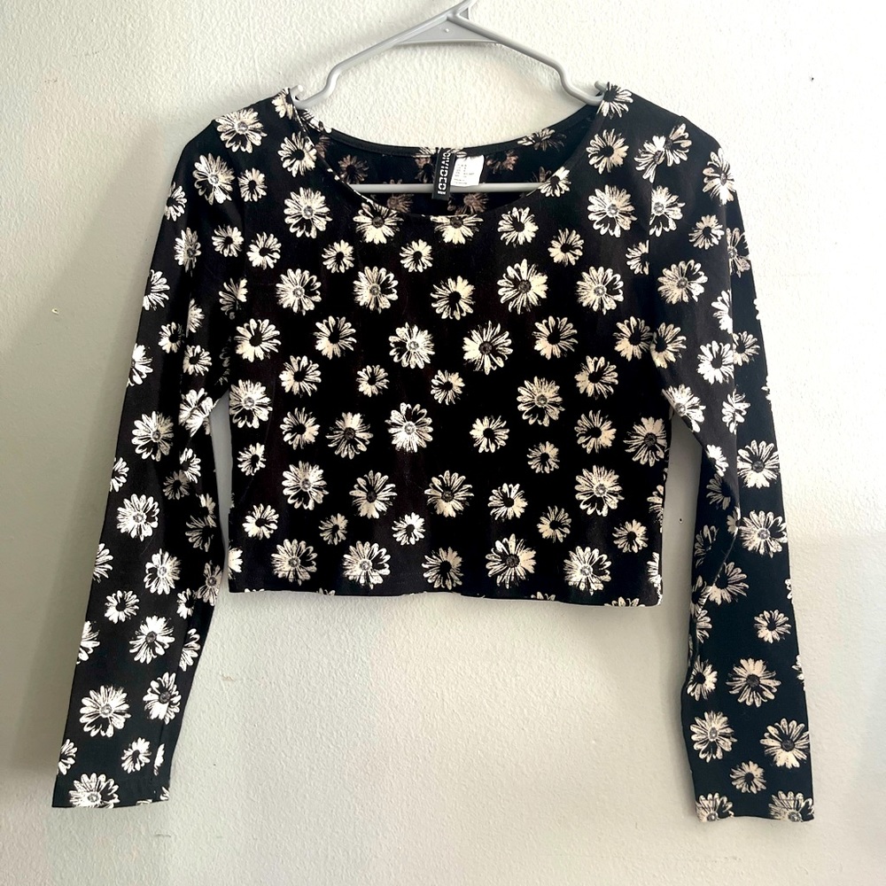 H&M divided. 2014 Fashion. Crop top long sleeve. Super cute